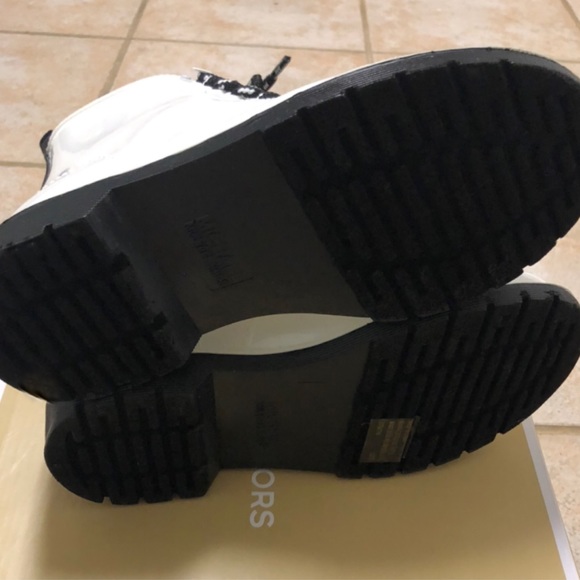 Michael Kors White Rainboots - Picture 16 of 16